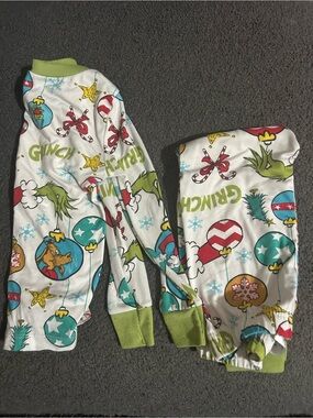 The Grinch Holiday Pajama Set in White & Green